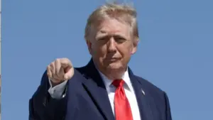 Ông Trump cảnh báo Iran sẽ bị trừng phạt nặng nếu bị xác định liên quan vụ việc trên chuyến bay flydubai.