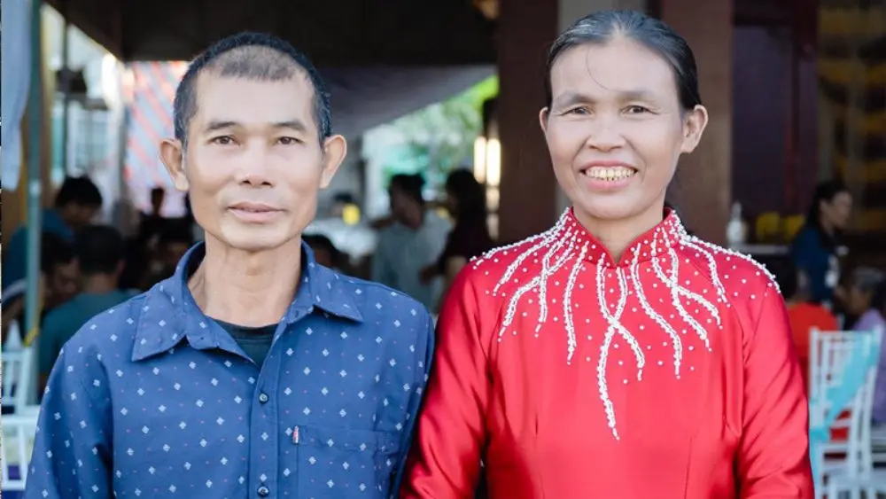 Bà Phan Thị Thủy ở Nghệ An làm mẹ kế, hết lòng chăm sóc 4 con riêng của chồng suốt 23 năm. Câu chuyện cảm động về tình mẫu tử.