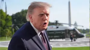 Ông Trump bảo vệ thỏa thuận nhập dầu diesel từ Nga, khẳng định ưu tiên lợi ích người dân Mỹ bất chấp nhiều chỉ trích.