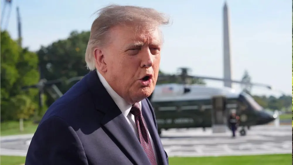 Ông Trump bảo vệ thỏa thuận nhập dầu diesel từ Nga, khẳng định ưu tiên lợi ích người dân Mỹ bất chấp nhiều chỉ trích.