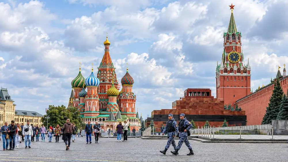 Nga miễn visa 30 ngày cho công dân Việt Nam theo sắc lệnh mới của Tổng thống Putin. Tìm hiểu điều kiện và thời gian áp dụng chính sách.