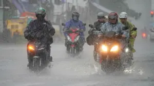 Dự báo thời tiết hôm nay 7-10: Bắc Bộ ngày nắng đêm lạnh, Trung Bộ mưa lớn diện rộng, Nam Bộ mưa dông đề phòng ngập úng.