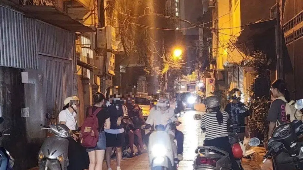 Thực trạng biến tướng dạy thêm, học thêm tràn lan gây áp lực cho học sinh, phụ huynh và bất cập trong quản lý giáo dục.