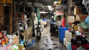 Chợ Kim Liên sẽ được xây dựng lại thành chợ dân sinh, khoảng 200 tiểu thương được hỗ trợ tìm địa điểm kinh doanh tạm trong thời gian chờ chợ mới.