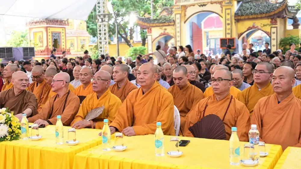 Hải Phòng khánh thành đại hùng bảo điện chùa Linh Quang, đánh dấu việc hoàn thành công trình tâm linh và thu hút sự tham dự của đông đảo chư tôn đức.