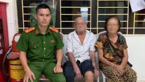 Công an phường Hưng Đạo kịp thời phát hiện, ngăn chặn người đàn ông 73 tuổi có ý định tự tử tại cầu Rào 2 và đưa về an toàn.