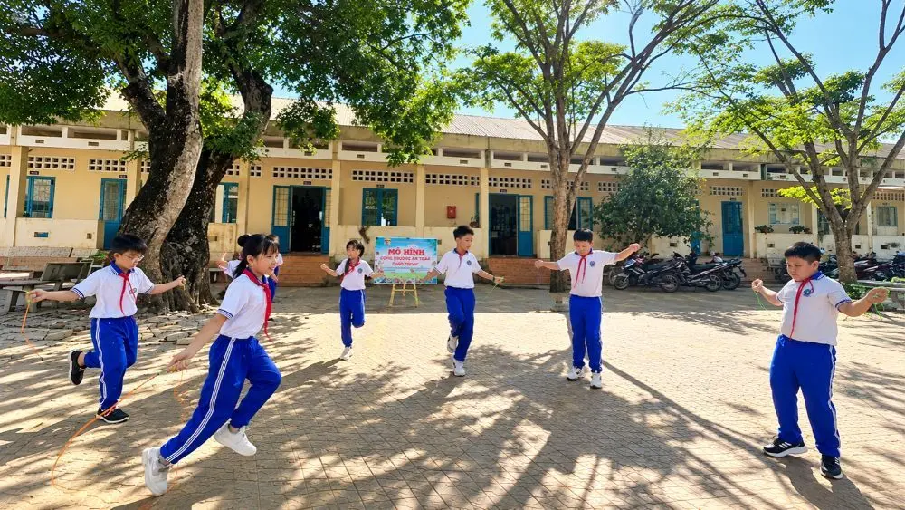 Đạo đức học đường cần được củng cố bằng kỷ cương, kỹ năng ứng xử và sự phối hợp giữa gia đình, nhà trường, xã hội.
