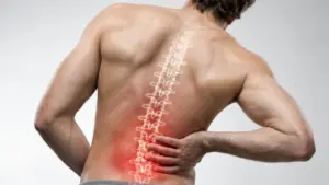 Ngoài 60 tuổi, đau lưng không phải điều tất yếu. Tìm hiểu cách thay đổi thói quen để giảm nguy cơ đau lưng, bảo vệ cột sống