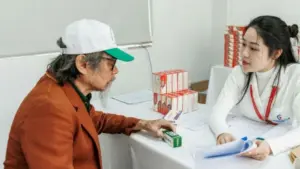 Đi khám bệnh chỉ cần mang căn cước và không phải làm xét nghiệm lại là mục tiêu tích hợp sổ sức khỏe điện tử trên VNeID cho 100% người dân.