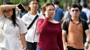 Dự báo thời tiết ngày 25/10, Hà Nội có nắng, nhiệt độ cao nhất 34 độ C, trời có lúc oi nóng. Chiều tối, một số nơi có thể có mưa dông.