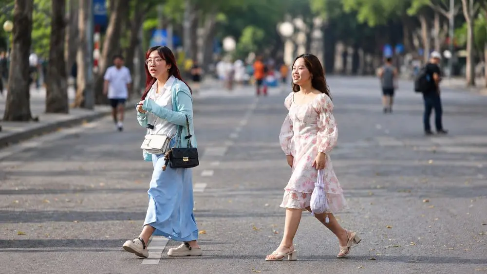 Dự báo thời tiết 13/10/2026: Miền Bắc ngày nắng hanh, Trung Bộ còn mưa lớn cục bộ, Nam Bộ có mưa rào và giông vào chiều tối.