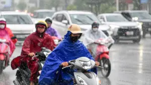 Dự báo thời tiết ngày 30/10, nhiều nơi trên cả nước có mưa rào và dông, miền Bắc mưa rải rác, Hà Nội trời mát.
