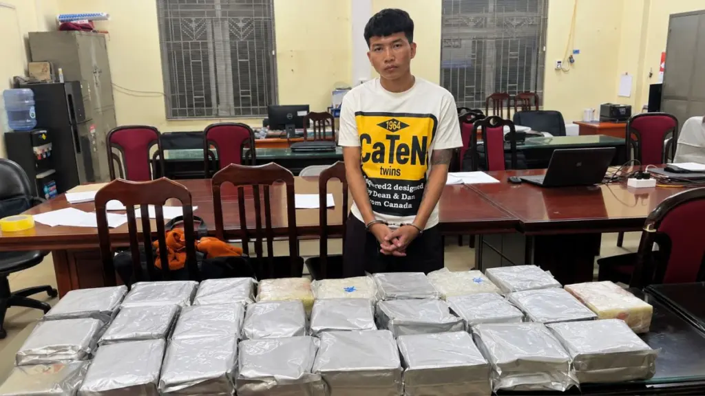 Công an triệt phá đường dây ma túy xuyên quốc gia, bắt giữ 3 đối tượng và thu giữ khoảng 55kg ma túy đá.