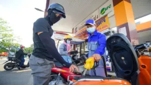 Giá xăng dầu tăng liên tiếp, Bộ Công Thương yêu cầu các doanh nghiệp đầu mối bảo đảm nguồn cung và tuyệt đối không găm hàng.