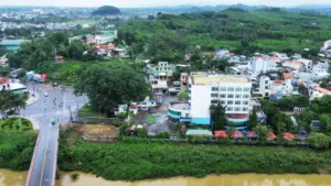 Quảng Ngãi giải tỏa khách sạn Mỹ Trà, giữ lại cây đa di sản để thi công dự án cầu Trà Khúc 1 mới trị giá 2.200 tỷ đồng.