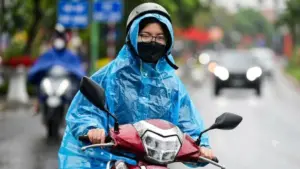 Không khí lạnh tràn về khiến Hà Nội giảm nhiệt độ nhanh, miền Bắc đón mưa lớn. Xem ngay chi tiết dự báo thời tiết mới nhất!