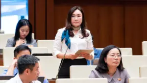 Đại biểu Quốc hội chỉ ra lỗ hổng quản lý an toàn thực phẩm từ vụ kẹo Kera và gần 600 loại sữa giả.