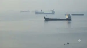 Lợi thế mặc cả của Iran suy giảm khi lưu lượng dầu qua eo biển Hormuz phục hồi dưới sự hỗ trợ của Hải quân Mỹ, trong lúc Washington gia tăng sức ép
