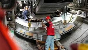 Nghiên cứu mở rộng bảo hiểm và chế độ thai sản cho lao động phi chính thức nhằm đảm bảo quyền lợi, an sinh xã hội bền vững.