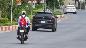 Nam sinh 16 tuổi ở Lào Cai chạy xe máy quá tốc độ, đi ngược chiều và mắc nhiều lỗi giao thông, bị phạt 10 triệu đồng.