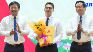 Nguyễn Đắc Hiếu, cựu chủ nhân Huy chương Đồng Olympic Sinh học quốc tế, được tiếp nhận làm giáo viên môn chuyên tại Trường THPT Chuyên Lam Sơn.