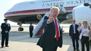 Tổng thống Donald Trump tiết lộ ban đầu chỉ hỏi mượn máy bay nhưng phía Qatar đã quyết định tặng luôn chuyên cơ Boeing 747 cho Mỹ.