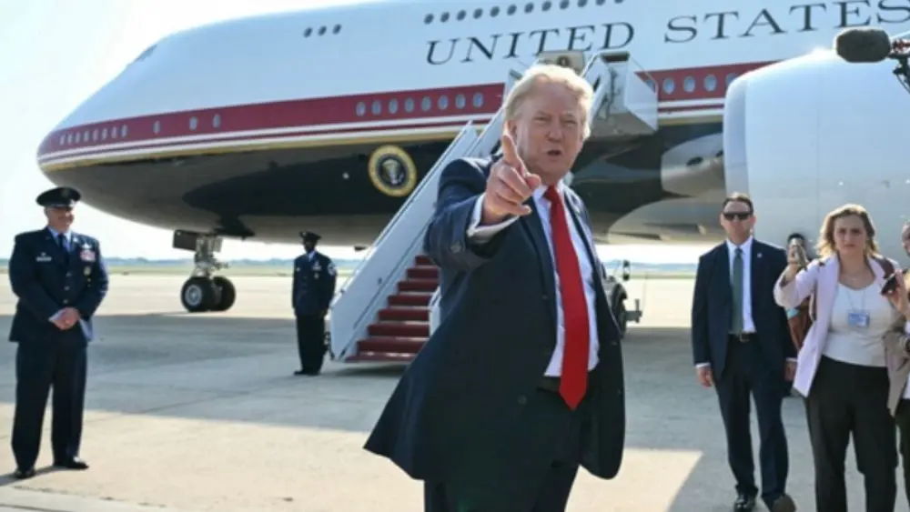 Tổng thống Donald Trump tiết lộ ban đầu chỉ hỏi mượn máy bay nhưng phía Qatar đã quyết định tặng luôn chuyên cơ Boeing 747 cho Mỹ.