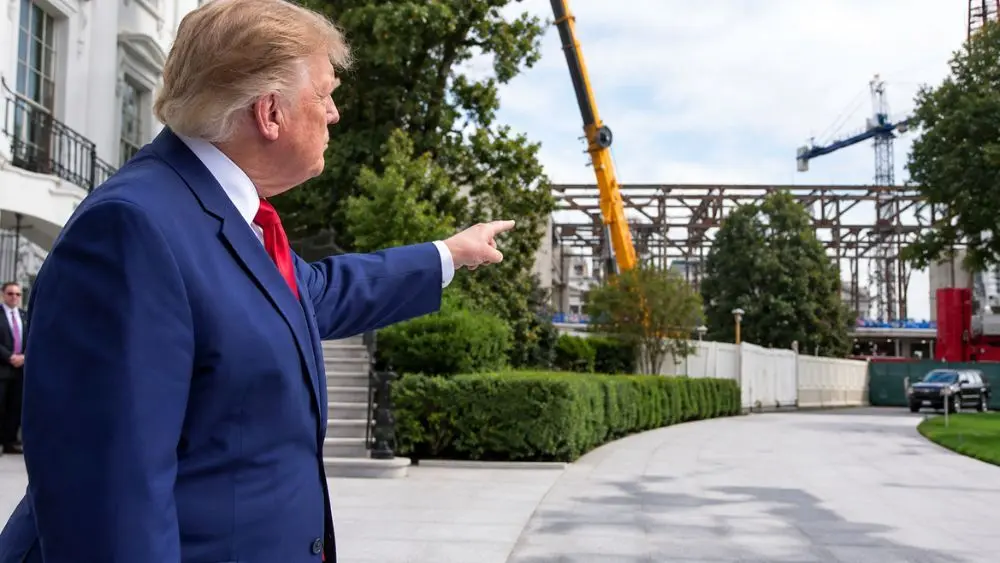 Các dự án cải tạo Washington của ông Trump đối mặt tranh chấp pháp lý và rủi ro chính trị trước thềm bầu cử giữa kỳ Mỹ.