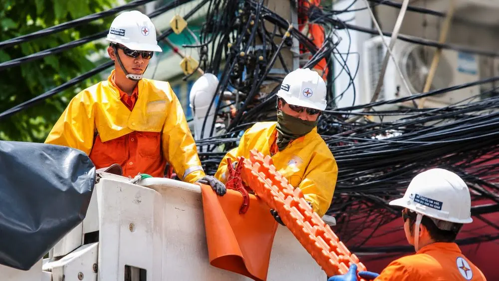 Phó thủ tướng yêu cầu tính toán giảm giá điện từ ngày 1/11, hướng đến hỗ trợ người dân, doanh nghiệp và bảo đảm an sinh xã hội.
