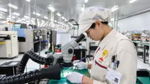 Các tập đoàn lớn tiếp tục rót hàng tỷ USD vào Việt Nam, mở ra cơ hội phát triển ngành bán dẫn và tham gia sâu hơn vào chuỗi cung ứng toàn cầu.