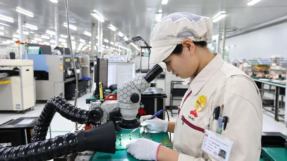 Các tập đoàn lớn tiếp tục rót hàng tỷ USD vào Việt Nam, mở ra cơ hội phát triển ngành bán dẫn và tham gia sâu hơn vào chuỗi cung ứng toàn cầu.