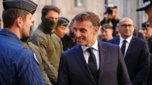 Tổng thống Pháp Emmanuel Macron phát đi thông điệp mới, cam kết giải quyết những bất bình xã hội giữa làn sóng biểu tình chưa hạ nhiệt