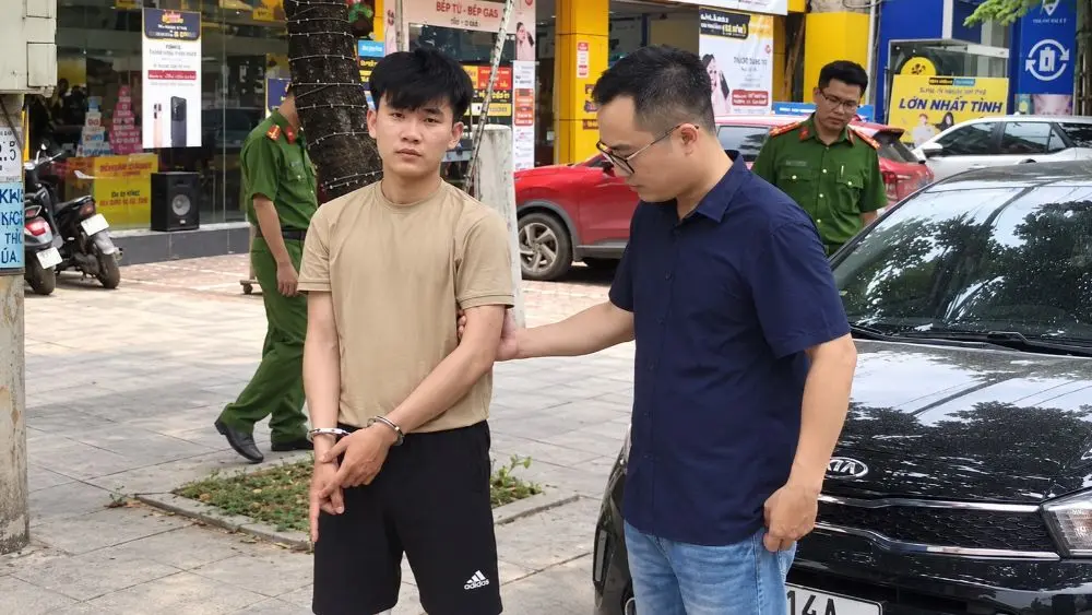 Vụ trộm 17 điện thoại trị giá hơn 400 triệu đồng được Công an Thái Nguyên làm rõ, với hai đối tượng quen nhau qua nhóm Facebook “Hội vỡ nợ muốn làm liều”.