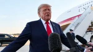 Tổng thống Trump tính áp thuế với Nga và Ukraine nếu hai bên không đạt thỏa thuận hòa bình, nhằm thúc đẩy chấm dứt xung đột.