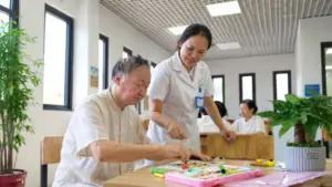 Viện dưỡng lão bán trú tại Hà Nội nhanh chóng kín chỗ, đáp ứng nhu cầu chăm sóc sức khỏe, giao lưu và sinh hoạt của người cao tuổi.