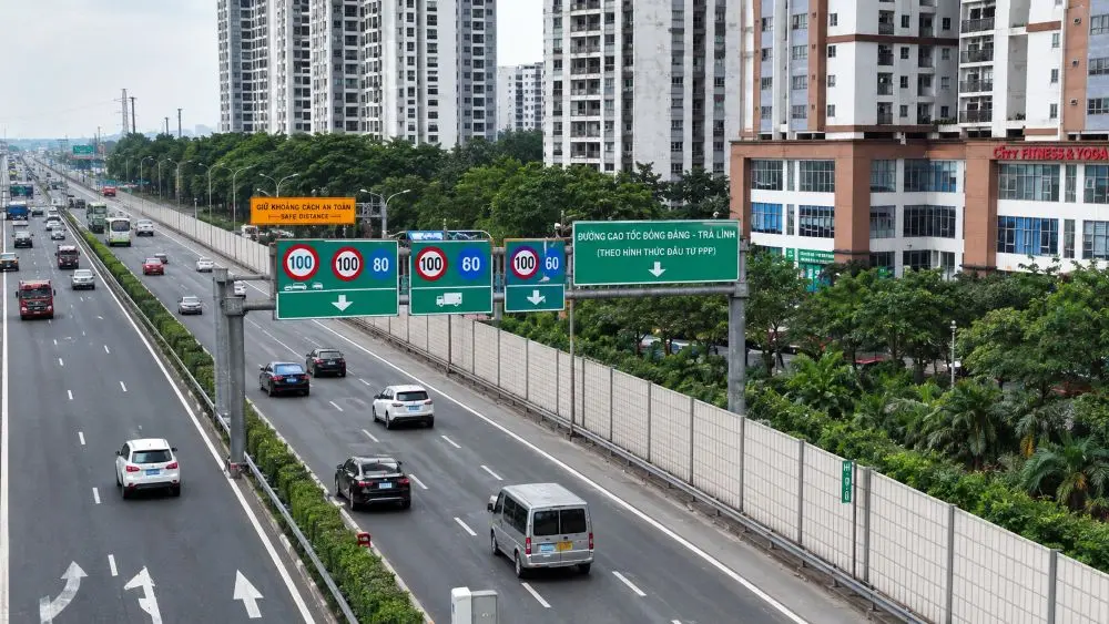 CSGT xử lý xe chạy chậm bám làn trái cao tốc Cầu Giẽ - Cao Bồ từ 20/10. Tìm hiểu quy định phân làn và lưu ý dành cho tài xế.